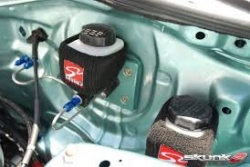 Skunk2 návlek na nádržku s kapalinou - Honda Civic, Del Sol, S2000, Integra, Prelude